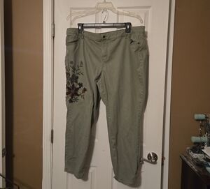 Plus Size Green Floral Embroidered Pants